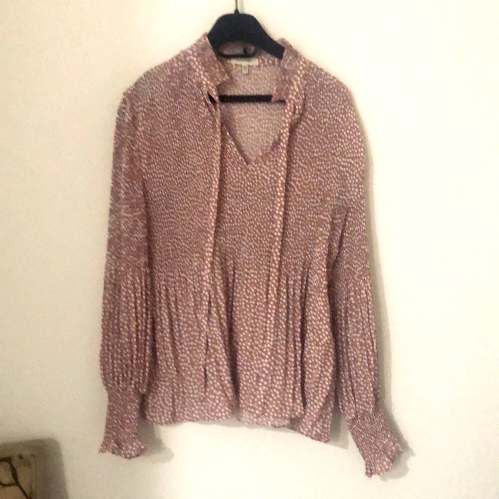 Max Studio Size M top pink with white polka dots. Never been worn.